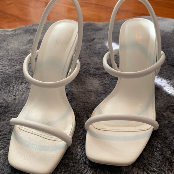 White sandals with heels size 7 - Picture 1 of 3